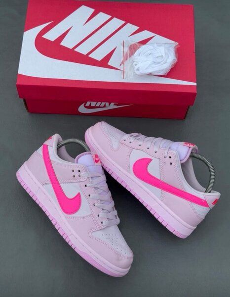NIKE JORDAN 1