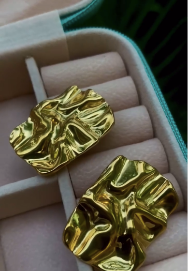 CREASE Earring