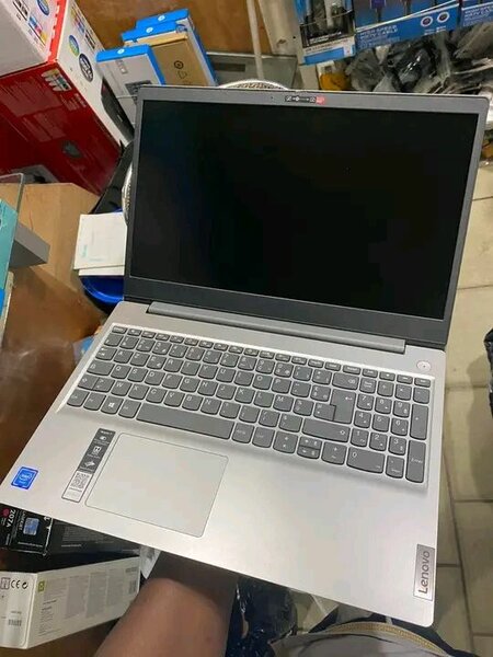 Ordinateur portable Lenovo moderne