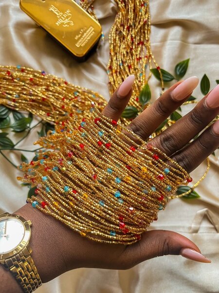 Ceinture en perles dorées
