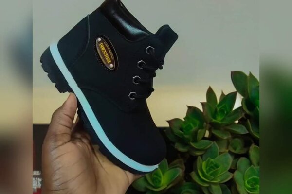 Combat shoe