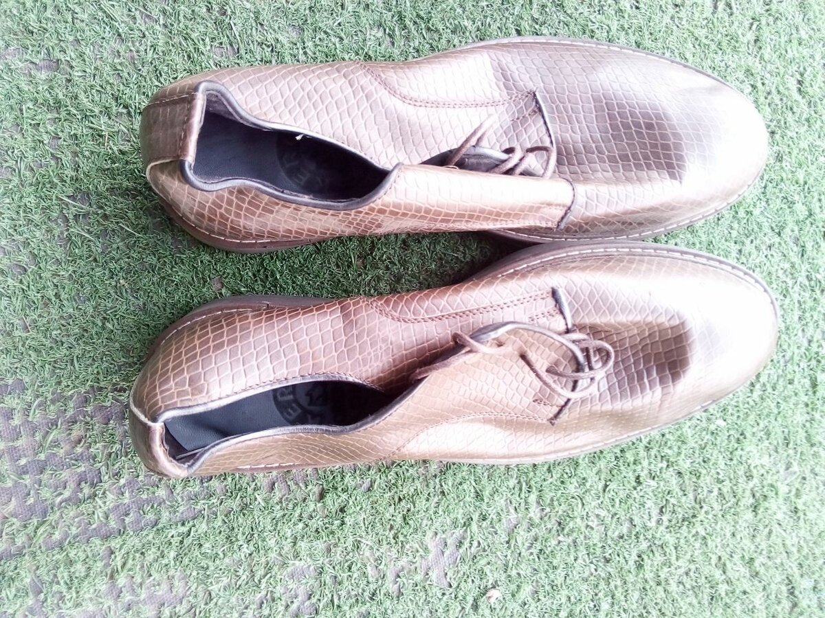 Dress shoe