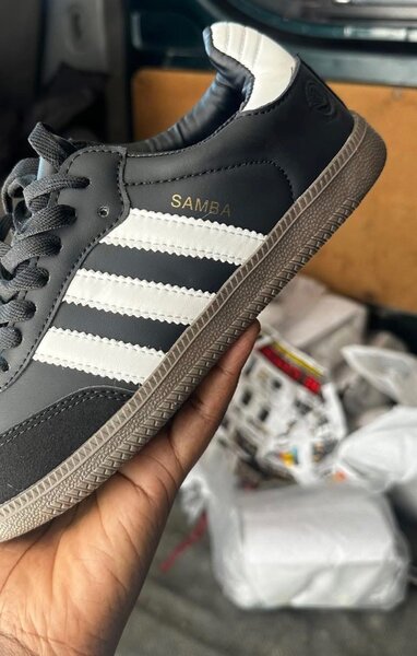 Samba's shose