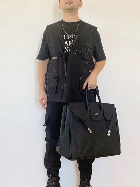 Traveling bag