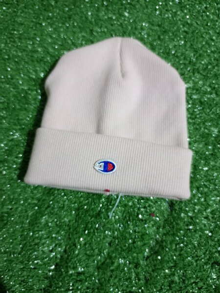 Joli bonnet bien lourd pour nos bébés
