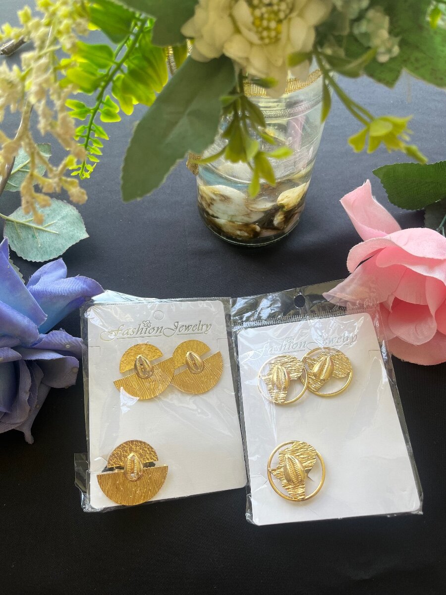 Boucles d'oreilles dorées élégantes