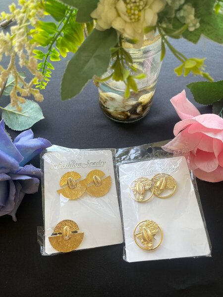 Boucles d'oreilles dorées élégantes