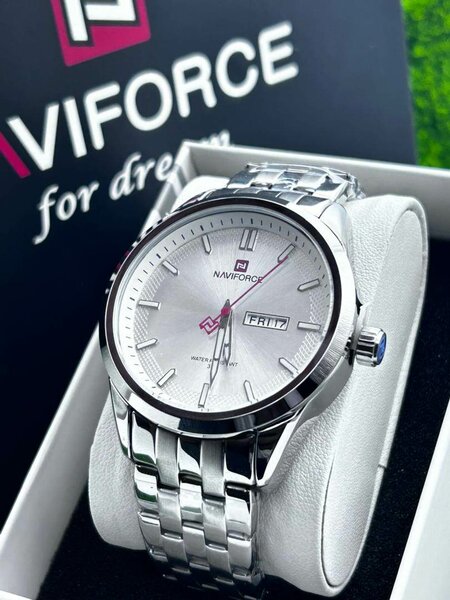 Montre naviforce