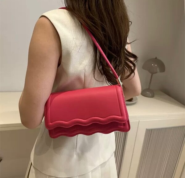 BEAUTIFUL CURLY BAG