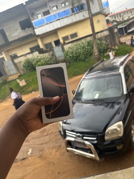 iPhone 16 pro CE