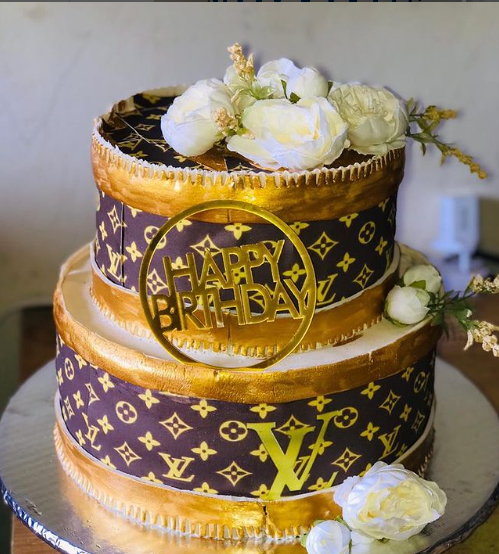 large cakes 