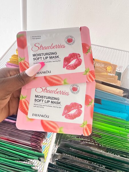Lip mask