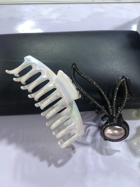 Claw clips