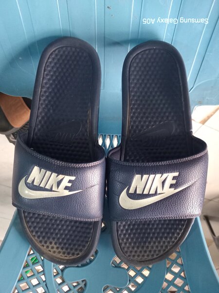 NIKE