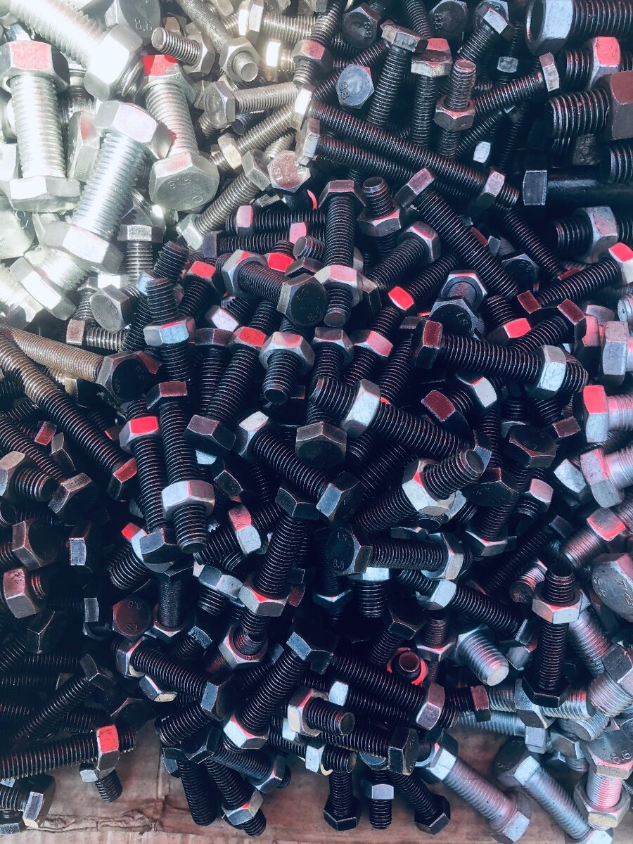 Bolt and nuts
