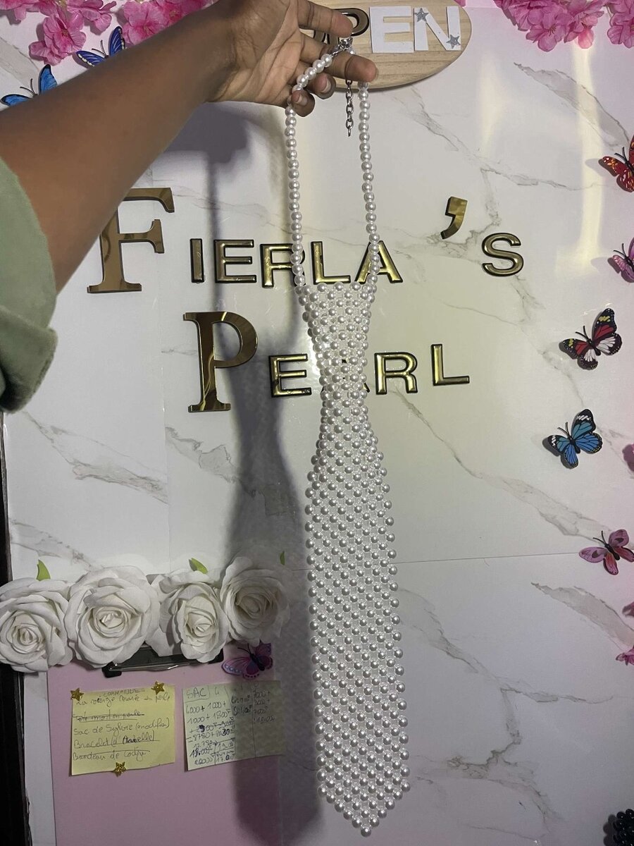 Cravate à Perles Élégante