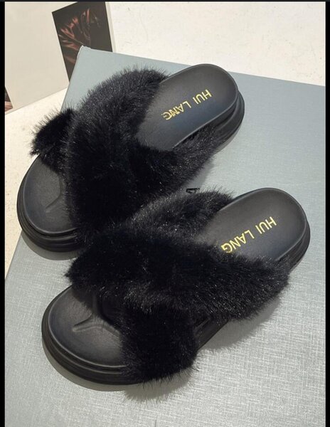 Sandals poilus