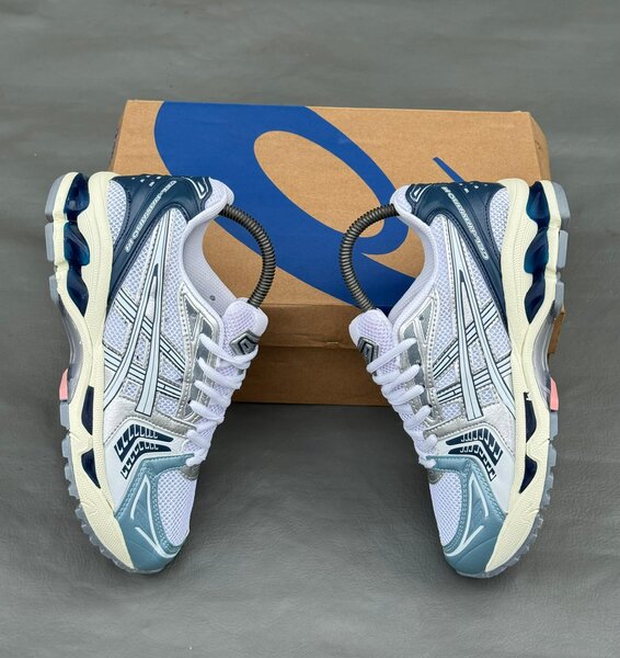 ASICS Sneakers