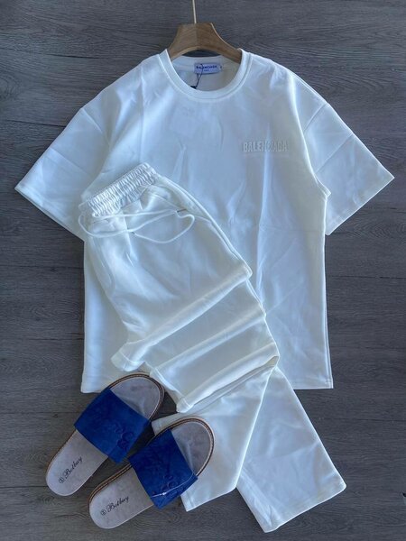 BALENCIAGA OUTFITS