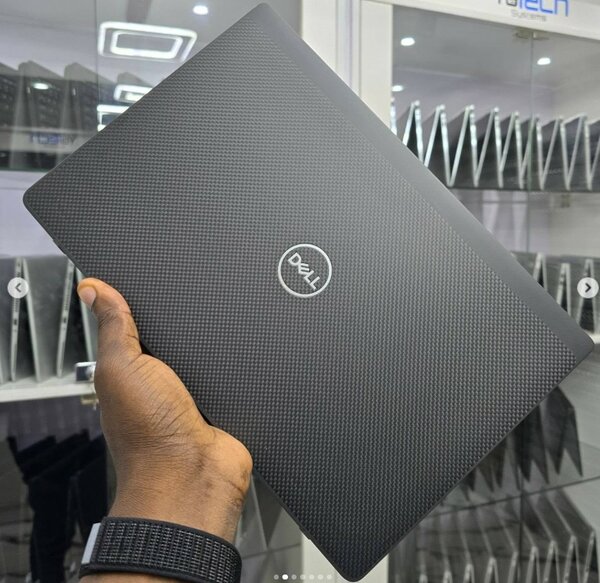 Dell Latitude 7400