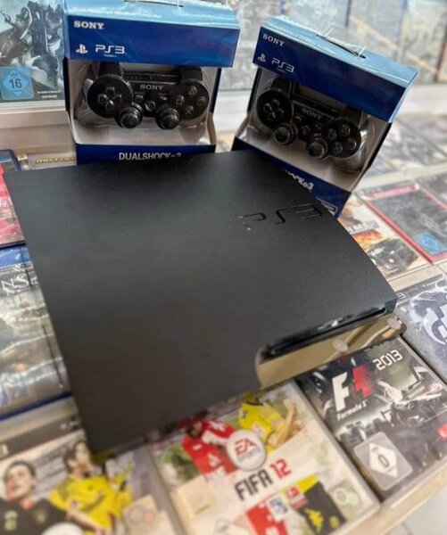 Console Sony PS3 avec manettes