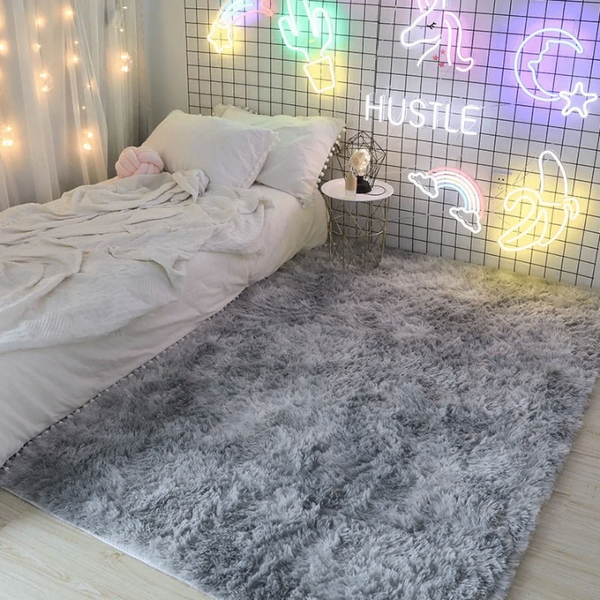 Fluffy carpet available ( 200 cm by 250 cm)