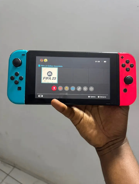 Nintendo Switch avec Joy-Con Néon