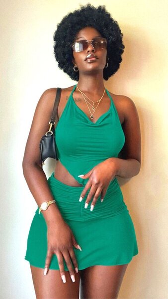 Robe verte dos nu élégante