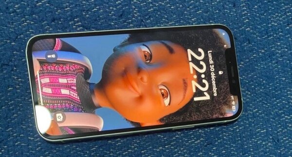 iPhone 12 simple