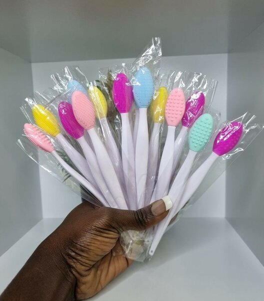 Lip Scrub and Brush
