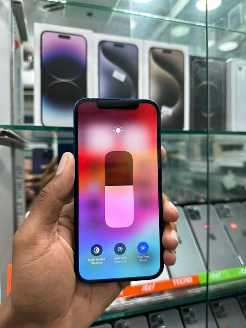iPhone 12 64go quasi neuf