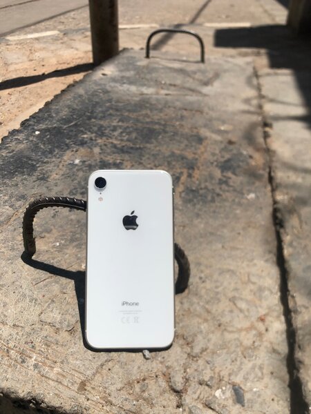 iPhone XR 64GB (UK)
