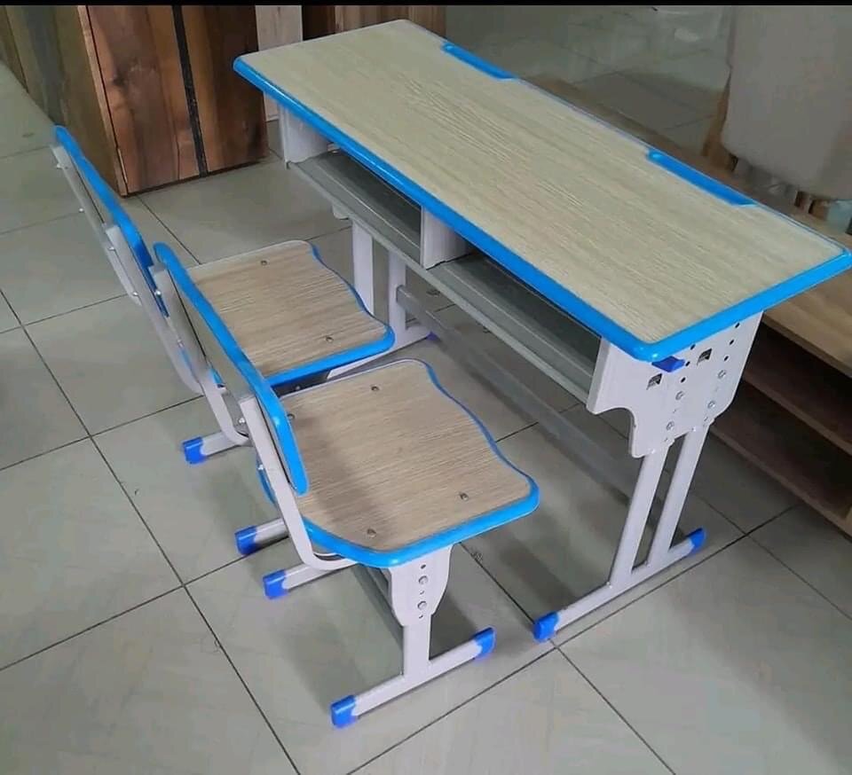 Bureau d'école réglable