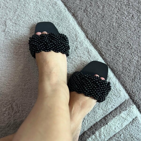 Ladies beaded slide