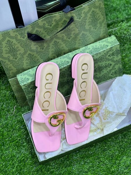Ladies slippers