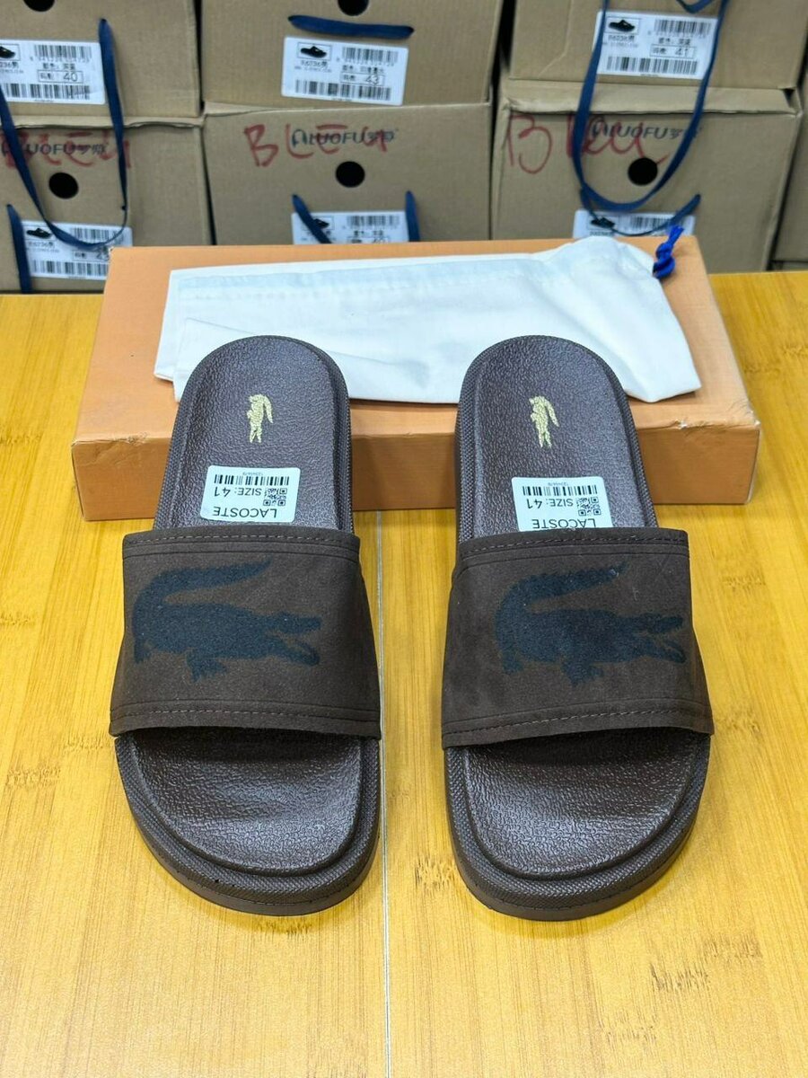 Claquettes Lacoste
