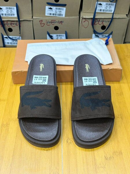 Claquettes Lacoste