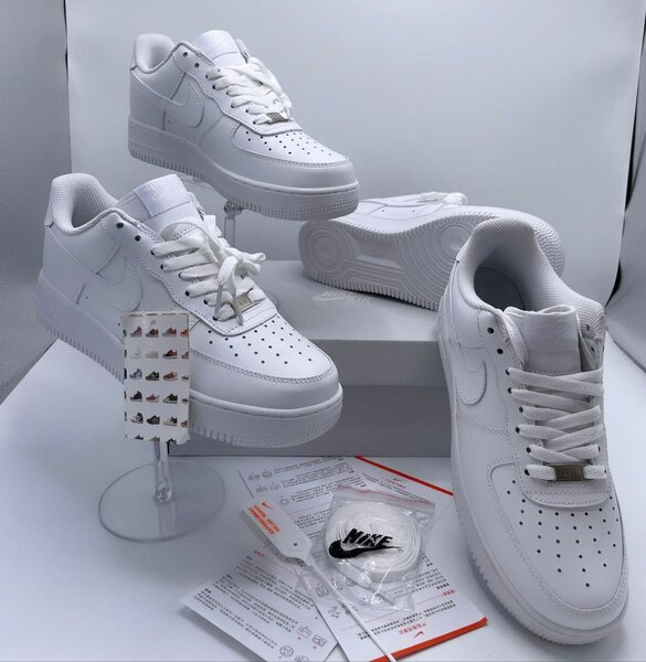 NIKE AIRFORCE 1