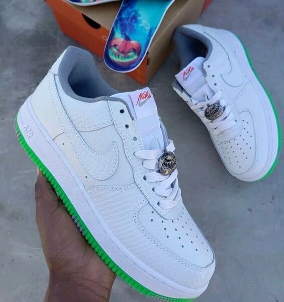 NIKE AIRFORCE  CLASSIC