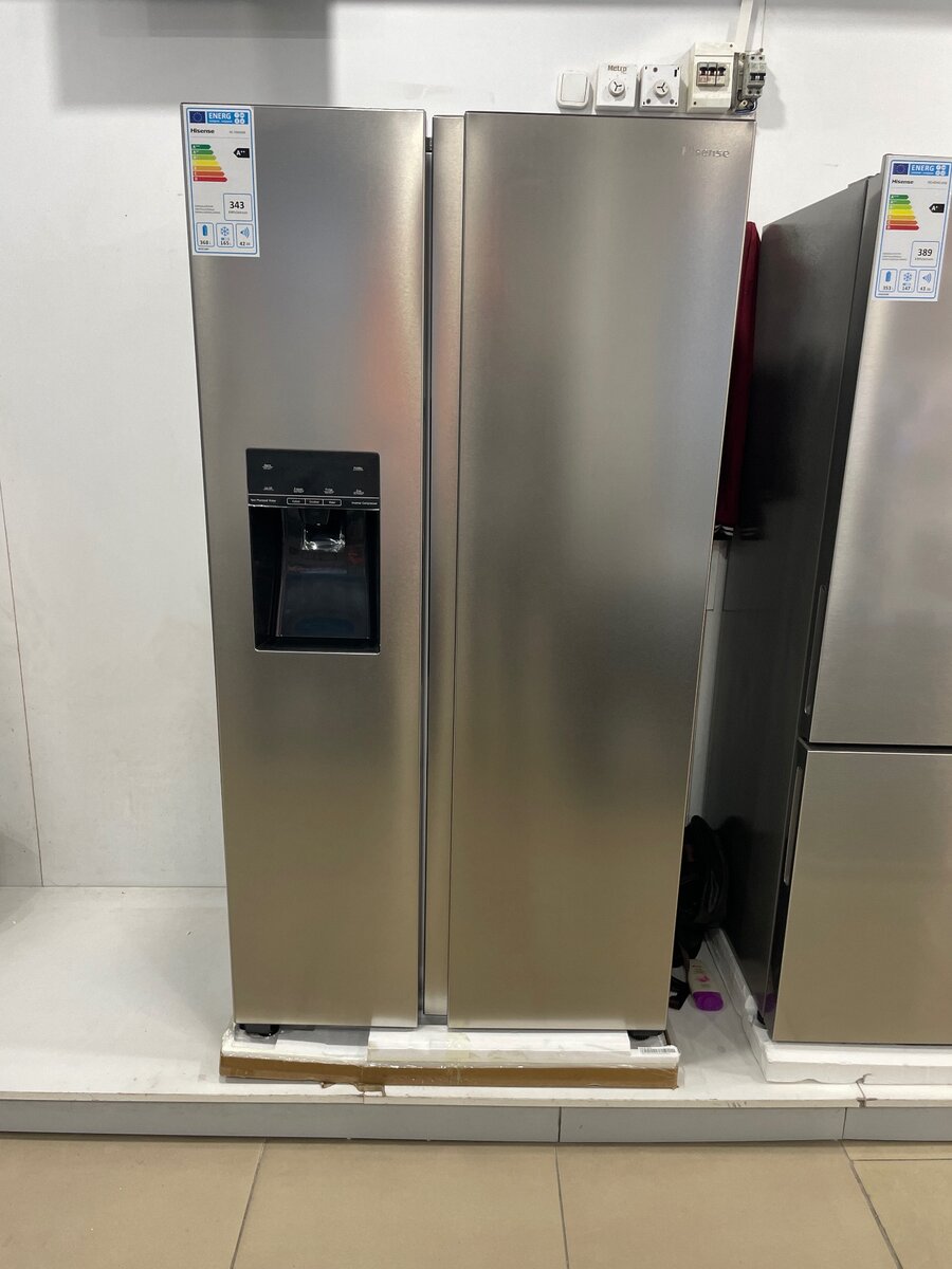 Machine à laver et frigo Hisense