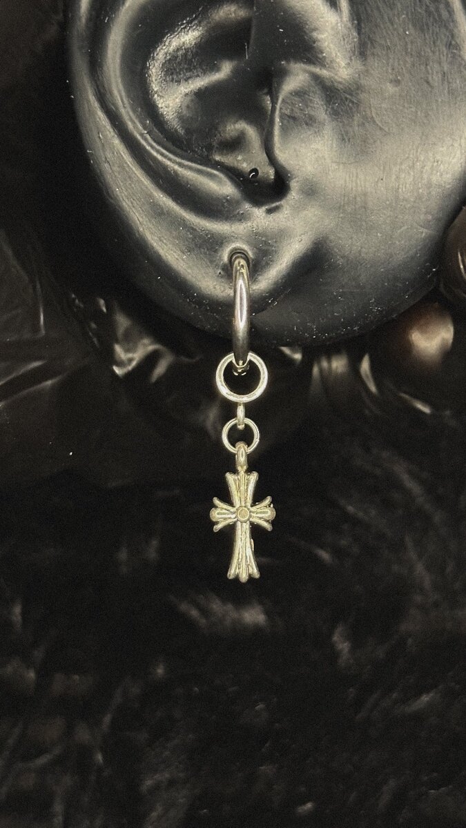 BOUCLE D'OREILLE PERCÉE CHROME