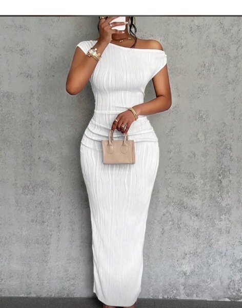 Robe longue blanche élégante