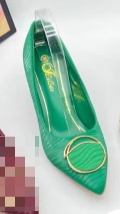Talons avec anneau d'orteil doré vert