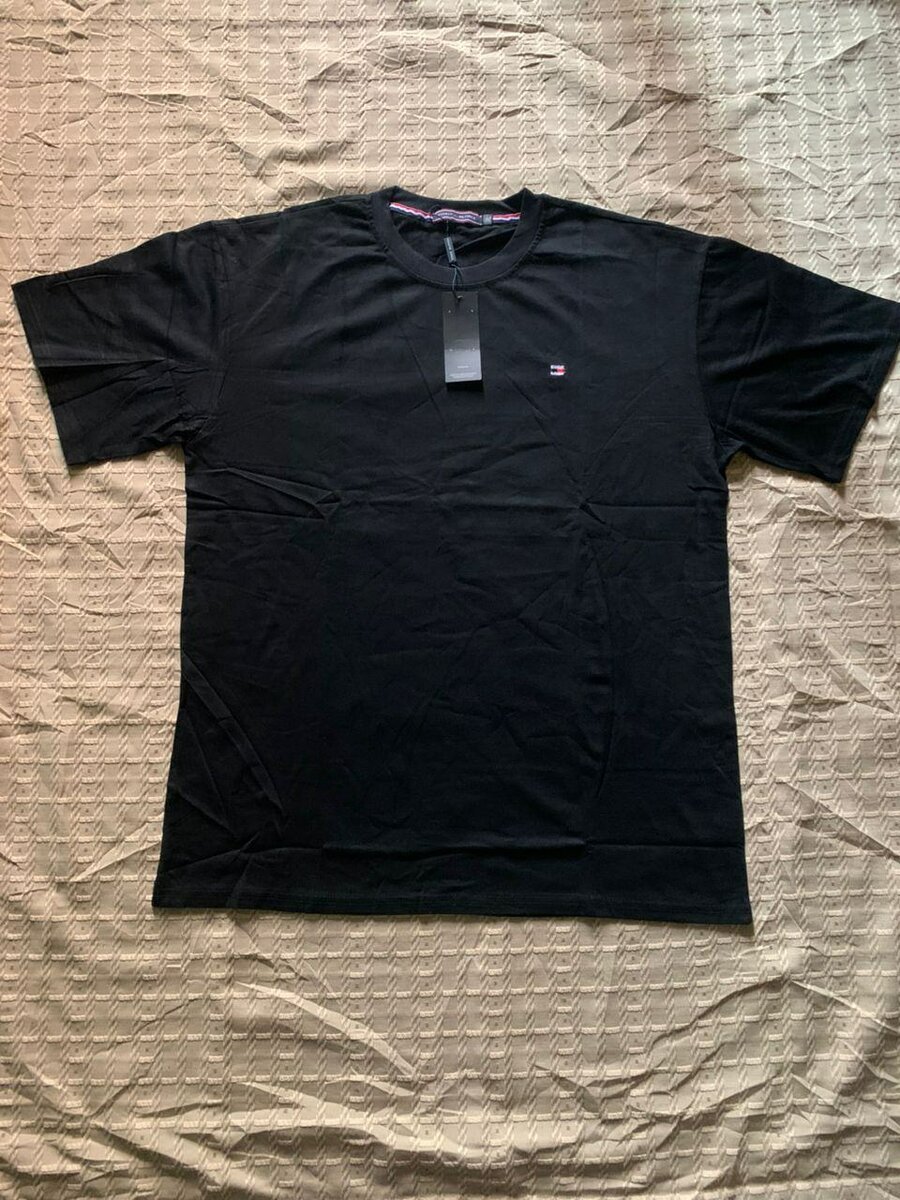 T-shirt noir classique pour homme