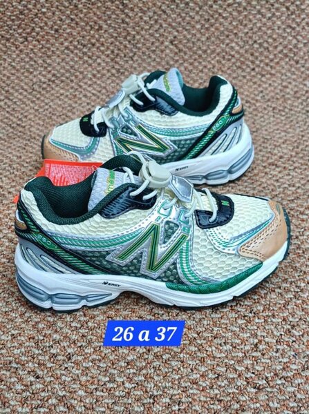 New Balance enfants 860V2