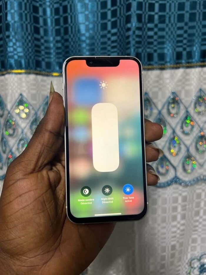 iPhone dernier modèle blanc