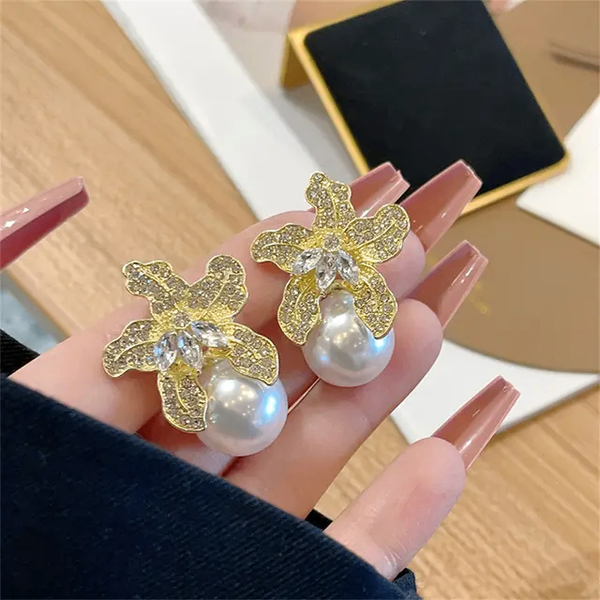 Pearl earring