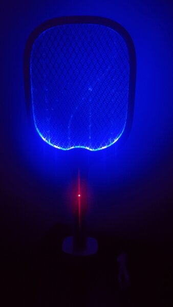 Raquette électrique anti-moustique LED