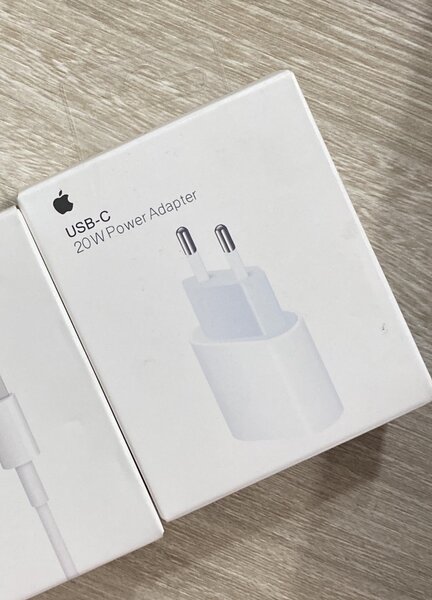 Chargeur iPhone original 20W