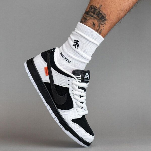 Basket Nike Dunk Low Noir Blanc
